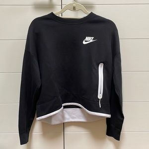 Black Nike pullover with zip pocket in size medium